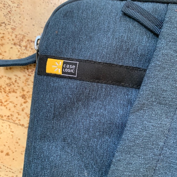 Case Logic Laptop Case Barely Used - Picture 2 of 2